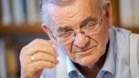 Az MNB-ügyben eltőzsdézett milliárdok helyett a melegek fenyegetik a kecskeméti felsőoktatást a város polgármestere szerint