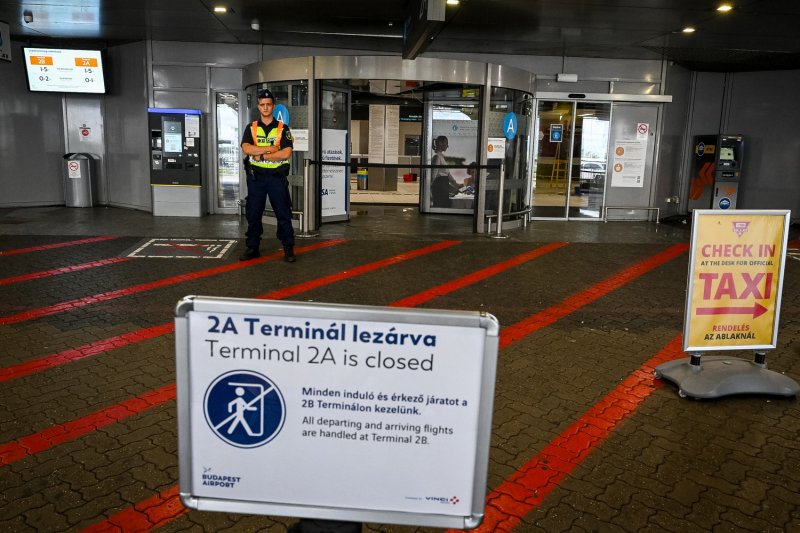 Lezárt terminál, törölt járatok, várakozó tömegek – képek a vihar sújtotta ferihegyi repülőtérről