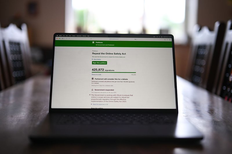 A pornó ellen találták ki, de mindenkinek nagy kárt okozott a brit életkor-ellenőrzési törvény