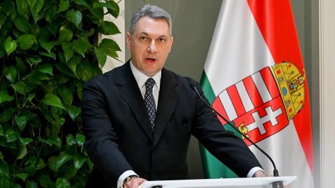 "Aki ellenünk szavaz, saját maga ellen szavaz" – Lázár János és Rogán Antal a Tranziton