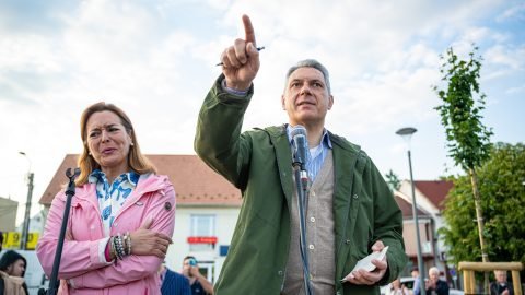Magyar Péter adóprogramot hirdetett: csökkene az szja, az egészséges élelmiszerek és a tűzifa áfája, a gyógyszerek áfamentesek lennének