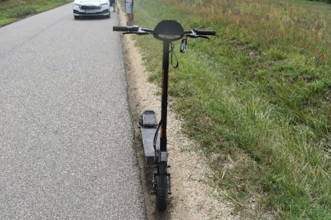 Óriásit bukott az elektromos rollerével egy 16 éves fiú, eszméletlen állapotban találtak rá az út szélén