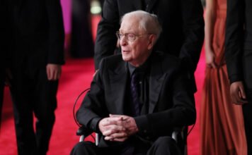 A 92 éves Michael Caine vörös szőnyegezett: itt a galéria