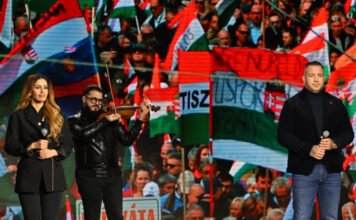 Curtis megszólalt az újragondolt népdalról, amit Radics Gigivel énekeltek a háborúellenes gyűlésen