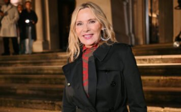 Fotókon a 69 éves Kim Cattrall esküvője