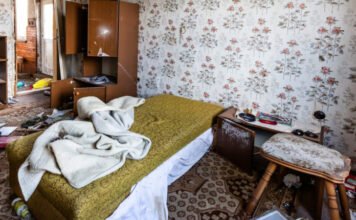 Halott anyja ágyában aludt a kínai férfi – kis híján ő is meghalt