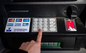 Hiába kapta meg a fizetését, egy sikertelen készpénzfelvétel után 12 napig nem fért a pénzéhez