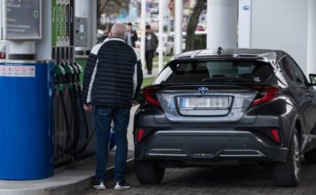 Holnap folytatódik az üzemanyagárak csökkenése