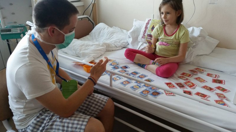 Karácsonyi csoda nincs minden kórteremben – de játék és figyelem igen