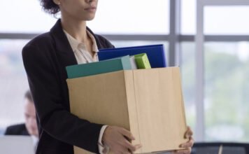 Kirúgták a nőt, mert többször is korán ért be a munkahelyére