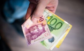 Lepadlózott a forint hirtelen