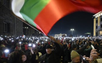 Négy év alatt a hetedik kormányfő bukott meg Bulgáriában, erősödhet az oroszbarát államfő