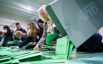 Political Capital: a választók fele attól tart, hogy a kormánypárt csalni fog áprilisban