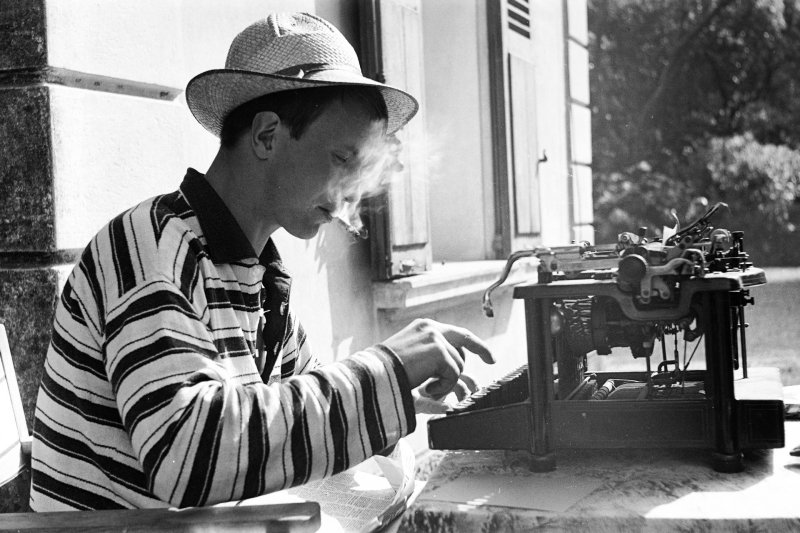 "Csak nyomkodtam a g&eacute;pet" &ndash; egy '56-os emigr&aacute;ns magyar &eacute;p&iacute;t&eacute;sz derűs pillanatai motoroz&aacute;s k&ouml;zben