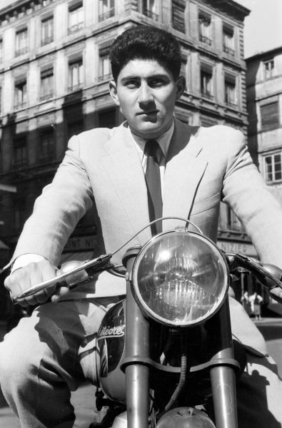 "Csak nyomkodtam a g&eacute;pet" &ndash; egy '56-os emigr&aacute;ns magyar &eacute;p&iacute;t&eacute;sz derűs pillanatai motoroz&aacute;s k&ouml;zben