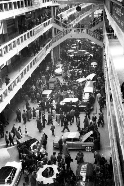 "Csak nyomkodtam a g&eacute;pet" &ndash; egy '56-os emigr&aacute;ns magyar &eacute;p&iacute;t&eacute;sz derűs pillanatai motoroz&aacute;s k&ouml;zben