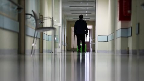 Hegedűs Zsolt a Szent Imre K&oacute;rh&aacute;zban t&ouml;rt&eacute;nt trag&eacute;di&aacute;r&oacute;l: Olyan ir&aacute;nyba kell elmozdulnunk, ahol a c&eacute;l elsődlegesen nem bűnbakkeres&eacute;s