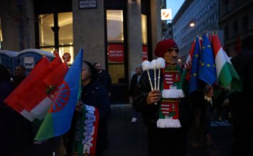 Így nem bocsátanak meg a tüntetők Lázár Jánosnak – képgaléria