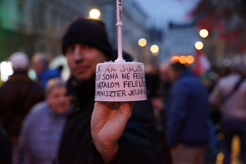 &Iacute;gy nem bocs&aacute;tanak meg a t&uuml;ntetők L&aacute;z&aacute;r J&aacute;nosnak &ndash; k&eacute;pgal&eacute;ria