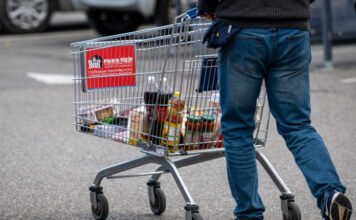 Kozák Tamás: kiskereskedelmi láncok kivonulása is benne van a pakliban