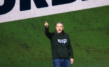 Lázár János: Árad a pornó a Tiszából!