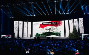 Lázár János: Elnézést kérek azoktól a cigány emberektől, akiket megbántottam