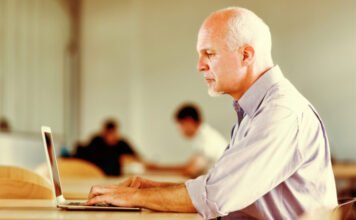 Megemelték a nyugdíj előtti segély összegét januártól