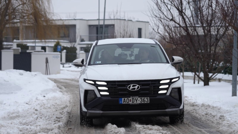 "Mire figyeljek? Hogy ne sikítsak?" – Ha muszáj autóba szállnod, így vezess a fagyos utakon!