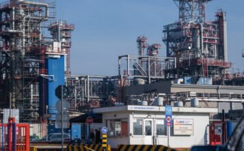 Mol-terjeszkedés Szerbiában: megállapodtak a vételárról