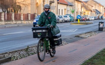 Nagy Márton most jelentette be: a megállapodottnál magasabb béremelést kapnak a postások