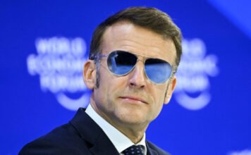 Nem sikerült megbuktatni a francia kormányt