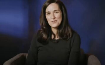 Orbán Anita mosolyog a sorosista vádakon