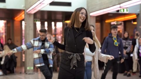 Paródia, szekunder szégyen vagy jó stratégia? – így látja a Z generáció a Fidesz TikTok-videóit