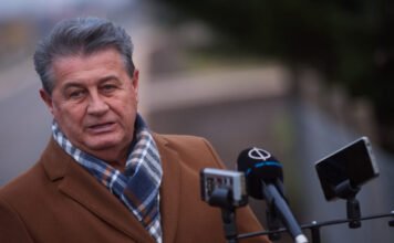 Tasó László nekiment Nyíradony önkormányzatának, az ellenzéki polgármester megköszönte a Fidesznek, hogy nem őt indítják a választókerületben