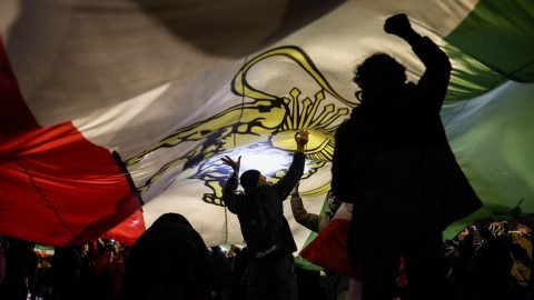 Trump gondolkozik azon, hogy lecsapjanak Iránra