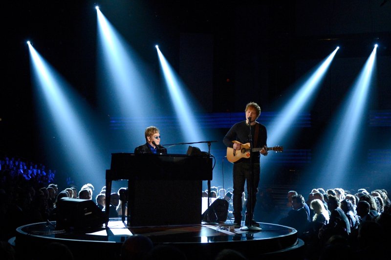 A sr&aacute;c a szomsz&eacute;db&oacute;l, aki stadionokat t&ouml;lt meg &ndash; 35 &eacute;ves Ed Sheeran