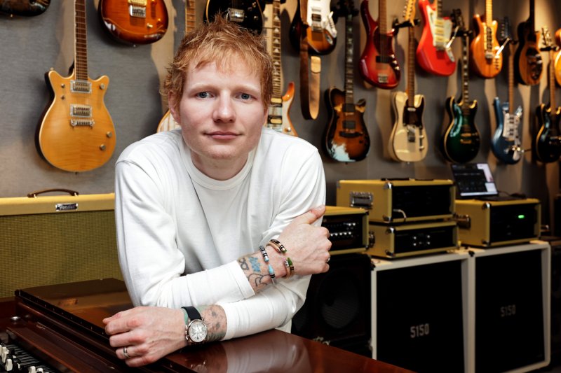 A sr&aacute;c a szomsz&eacute;db&oacute;l, aki stadionokat t&ouml;lt meg &ndash; 35 &eacute;ves Ed Sheeran