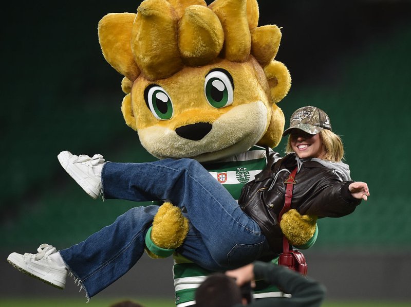 Aki eddig nem szeretett bele Sydney Sweeney-be, majd most: fociban is otthon van a sz&iacute;n&eacute;sznő