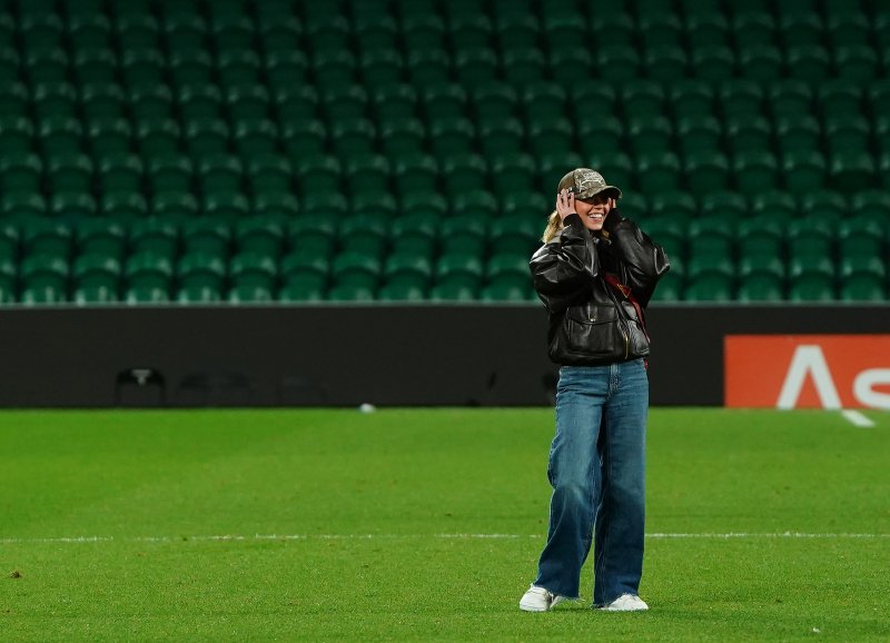 Aki eddig nem szeretett bele Sydney Sweeney-be, majd most: fociban is otthon van a sz&iacute;n&eacute;sznő