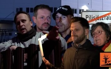 Az akkufeldolgozó ellen tiltakoztak a pilisjászfalui testületi ülésen, a polgármester rendőrt hívott, egy képviselő lemondott