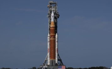 Baj van a NASA óriási rakétájával, tovább késik a holdmisszió