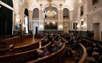 Bombát robbantott Pintér Bence: 1,7 milliárd forint eltűnésére hivatkozva a győri közgyűlés feloszlatását kezdeményezi