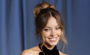 Csipkés fehérnemű, tűsarkú, fedetlen mellek: szexi fotósorozat készült Sydney Sweeney-ről