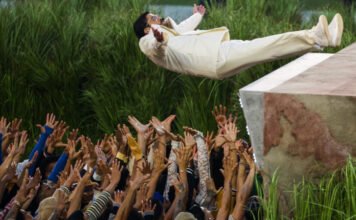 Drogos makákó, botránysisak és repülő Bad Bunny a hét képein