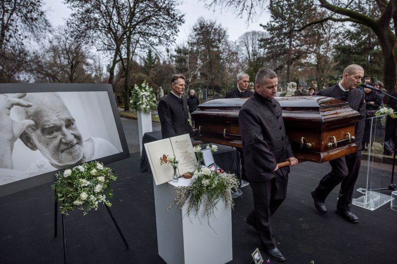 Drogos mak&aacute;k&oacute;, botr&aacute;nysisak &eacute;s rep&uuml;lő Bad Bunny a h&eacute;t k&eacute;pein