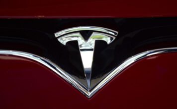 Ennyi volt: a Tesla leállítja két népszerű modell gyártását