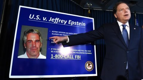 Epstein-botr&aacute;ny: volt feles&eacute;ge szerint Bill Gatesnek is felelnie kell