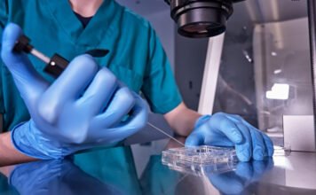 Fehér szülők, fekete gyermek: súlyos hibát vétettek egy floridai meddőségi klinikán