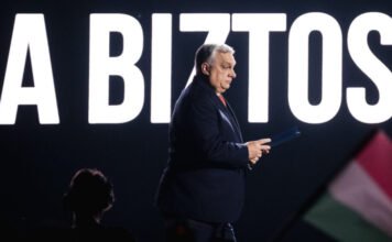 Hogy lehet, hogy a teljes globális elit a folyamatosan globalistázó miniszterelnök mögött áll?