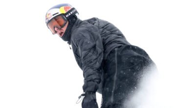 Hordágyon vitték el a téli olimpiára készülő hódeszkást